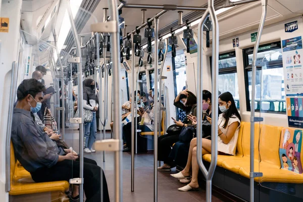 Bangkok Tailândia Julho 2020 Povo Tailandês Local Transporta Dentro Trem — Fotografia de Stock