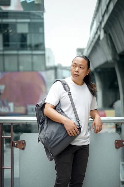 Long Hair Thai Chinese Man Posing Front Terrace Barricade Gray — Stock Photo, Image