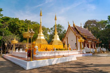 Wat Phra Doi Tung Budist Tapınağı ve çevresi, ünlü bir tapınak ve Budizm mekanı. Tayland 'ın kuzeyindeki Chiang Rai eyaletindeki dağa yerleşti..