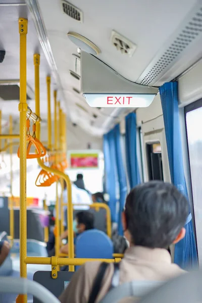 Sair Sinal Caixa Luz Pendurado Teto Dentro Ônibus Tailândia — Fotografia de Stock
