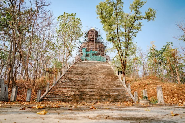 Άγαλμα Daibutsu Buddha Στην Επαρχία Lampang Ταϊλάνδη Ήταν Υπό Κατασκευή — Φωτογραφία Αρχείου