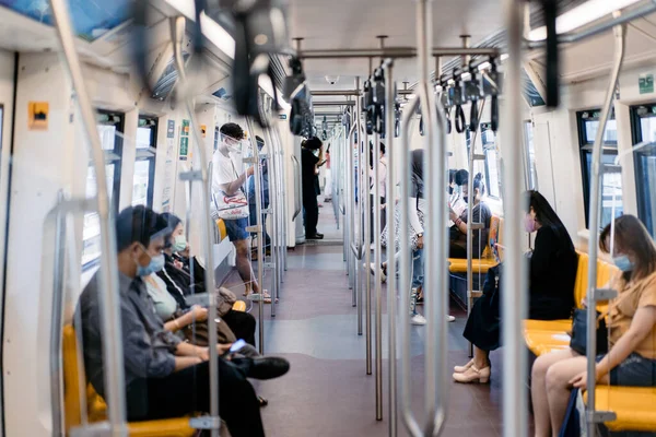 Bangkok Tailândia Julho 2020 Povo Tailandês Local Transporta Dentro Trem — Fotografia de Stock