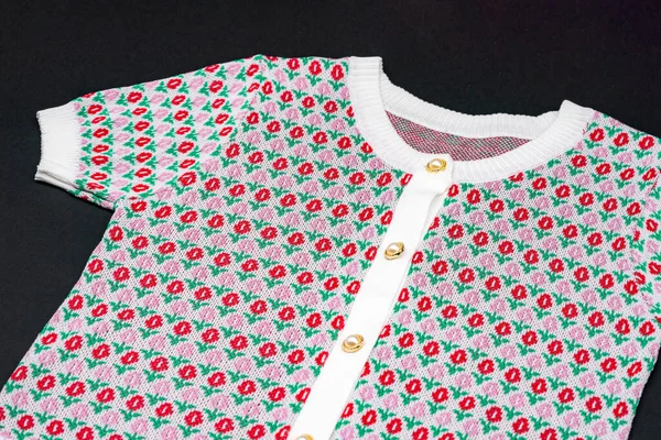 Planas Malhas Brancas Rosa Vermelho Flor Padrão Camisola Forma Tshirt — Fotografia de Stock