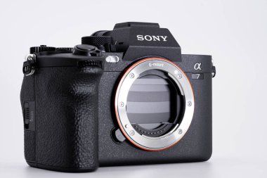 Bangkok, Tayland - 9 Haziran 2022, Sony a7 IV, A7 'nin dördüncü nesil aynasız kamera modelidir. Ekim 2021 'de Tayland' da fırlatıldı..