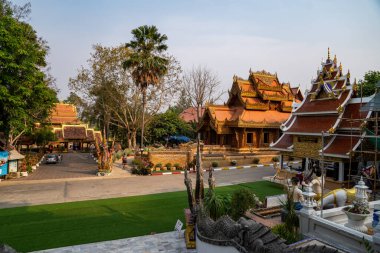 ChiangRai Eyaleti, Tayland - 26 Mar 2021, Wat Phra Pha Ngao Budist uygulama alanının tapınağı ve yeridir, Chiangsaen Maekhong nehri, Laos dahil olmak üzere.