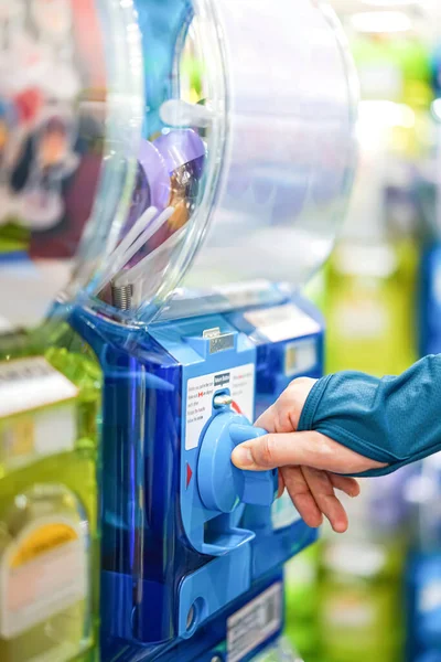 Human Hand Turquoise Sweater Twisting Blue Gashapon Machine Release Figure — ストック写真