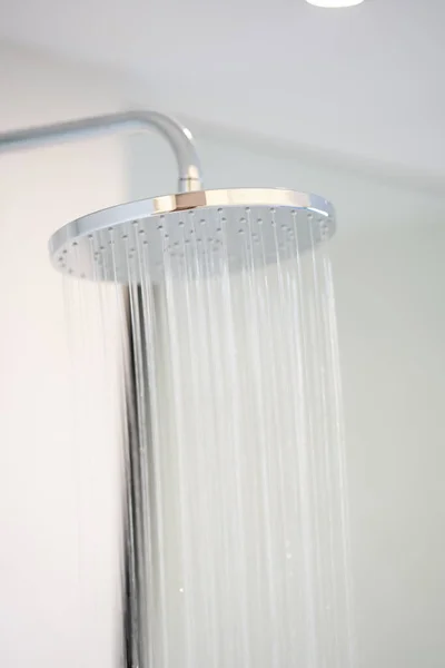Water Pouring Out Large Circular Shower Dimly Lit Bathroom Has — Stock fotografie