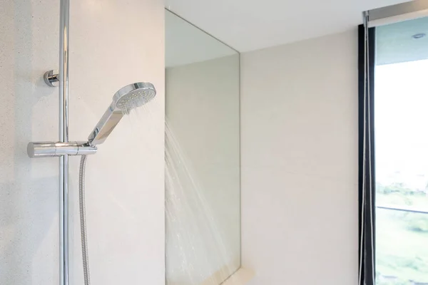 Water Pouring Out Large Circular Shower Dimly Lit Bathroom Has — Fotografia de Stock