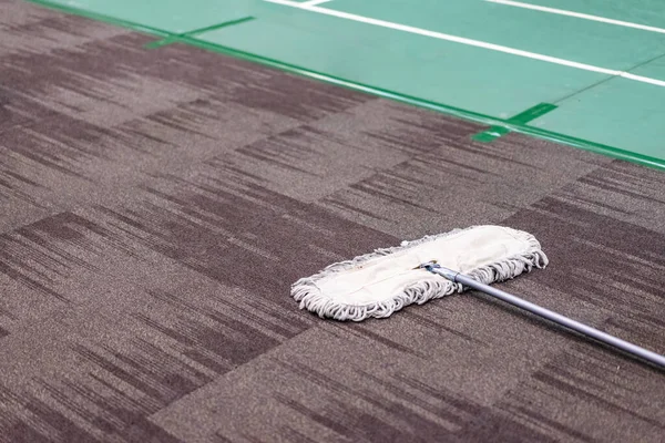 White Badminton Court Mop Placed Front Black Chair Located Side — Stock fotografie