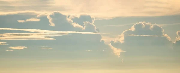 Panorama Turquoise Creamy Blue Sky Cloud Relaxing Feel Background — Fotografia de Stock