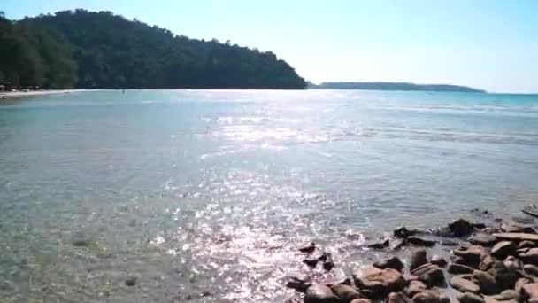 Simple Beach Rock Sea Mountain Sunlight Reflect Wave Water — Stockvideo