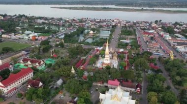 Phra That Phanom, a respectful of Nakhon Phanom People to Gold pagoda, settle in the center of the temple.