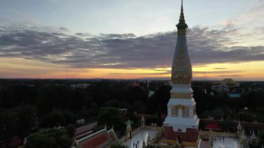 Phra That Phanom, a respectful of Nakhon Phanom People to Gold pagoda, settle in the center of the temple.