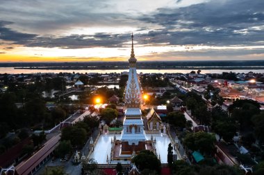 Phra That Phanom, a respectful of Nakhon Phanom People to Gold pagoda, settle in the center of the temple.