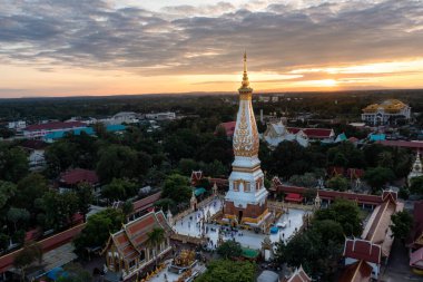 Phra That Phanom, a respectful of Nakhon Phanom People to Gold pagoda, settle in the center of the temple.