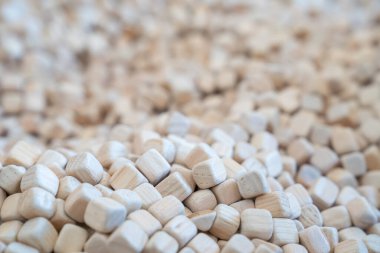 Çocuğun arka planı için bir sürü küçük tahta küp çocuk parkı ile dolu..