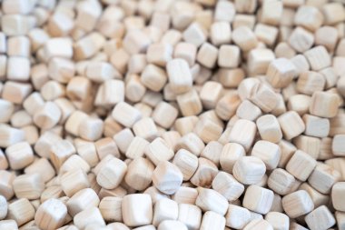 Çocuğun arka planı için bir sürü küçük tahta küp çocuk parkı ile dolu..