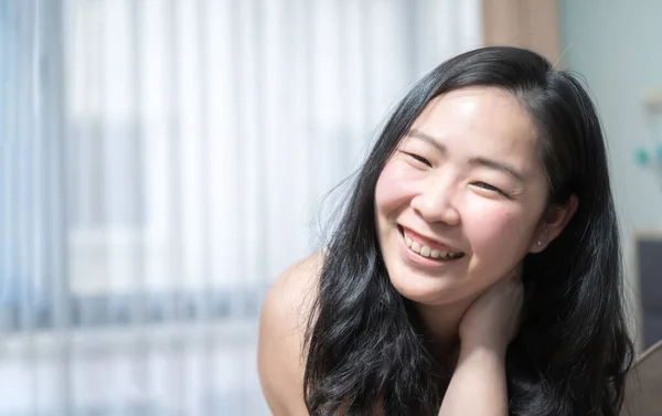 Close Confident Jovem Asiática Pequena Mulher Olho Está Sorrindo Seu — Fotografia de Stock