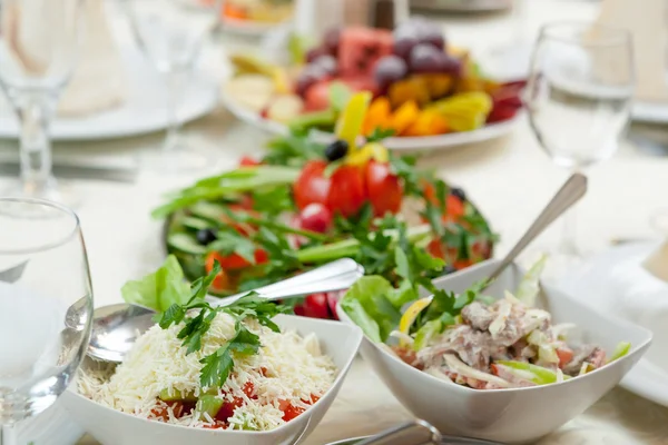 Elegante mesa en el restaurante — Foto de Stock