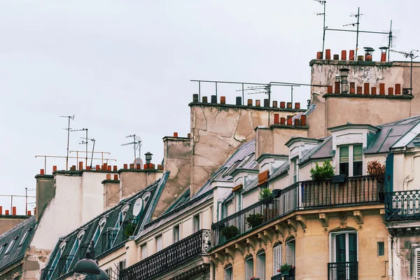 De beroemde Parijse daken — Stockfoto