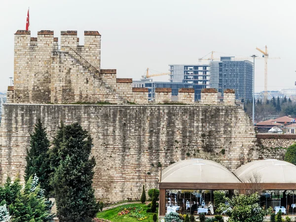 Старые городские ворота Стамбула — стоковое фото