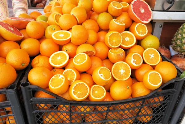 Апельсини стиглих фруктів — стокове фото