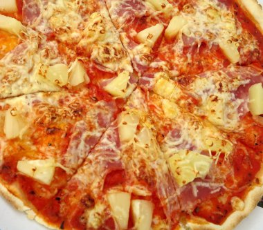 jambon ve pineapple pizza