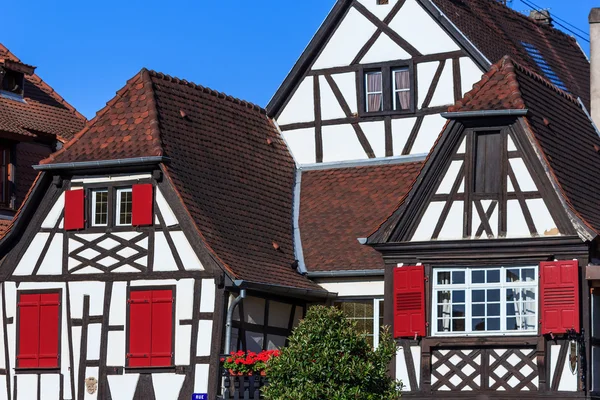 Case a struttura colorata in Alsazia, Francia — Foto Stock