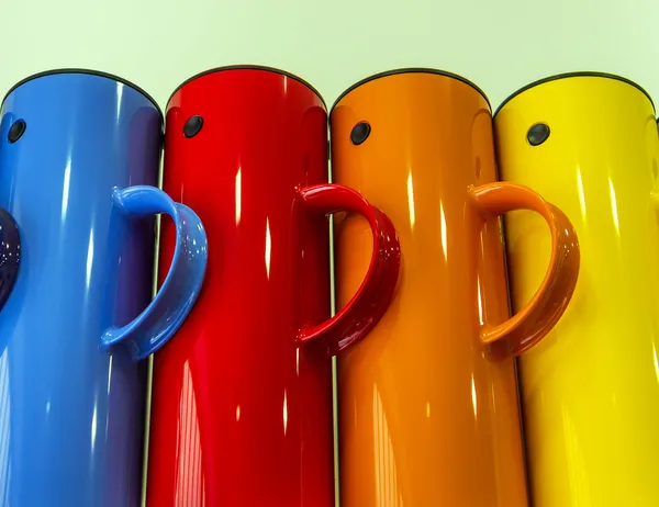Красочные чайники — стоковое фото