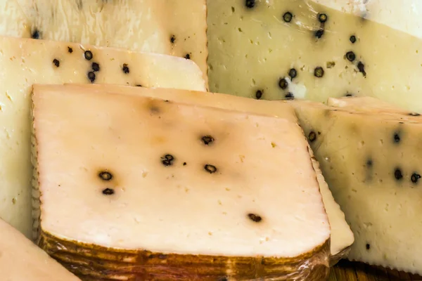 İtalyan pecorino peyniri pepato