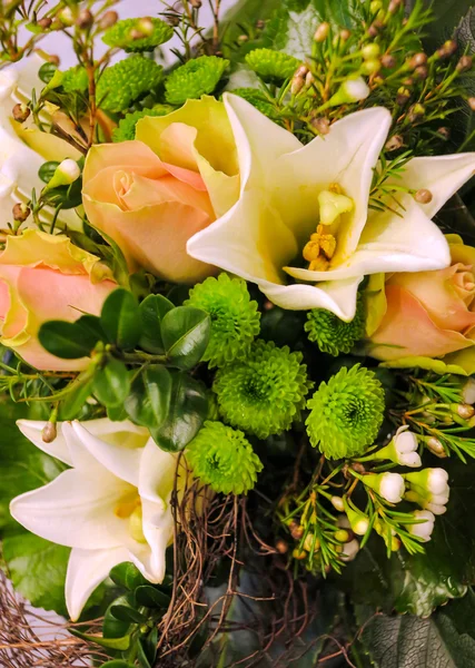 Beautiful arrangement with roses and lilies — Stock Photo, Image