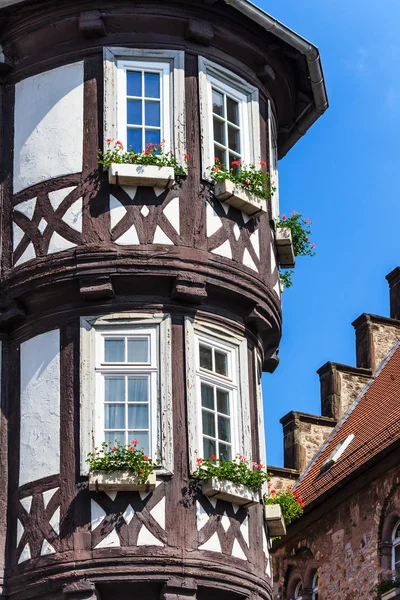 Oude kader oriel venster — Stockfoto