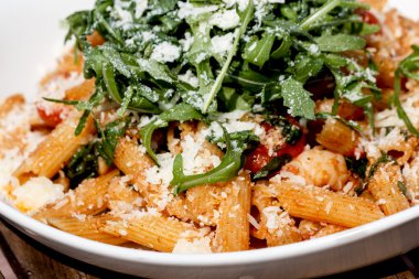 roka ve karides Rigatoni