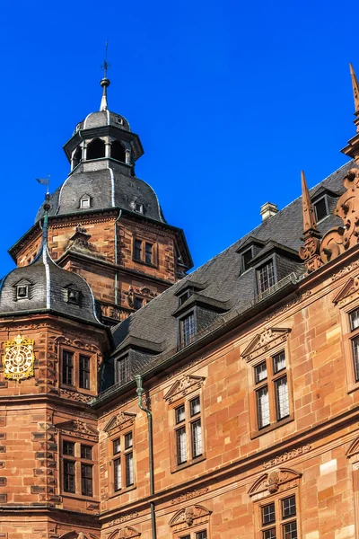 Palazzo di Aschaffenburg sul fiume Meno, Baviera, Germania — Foto Stock