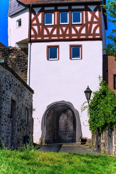 Puerta principal de la muralla de la ciudad a orillas del Meno en Hanau-Steinheim, Alemania —  Fotos de Stock