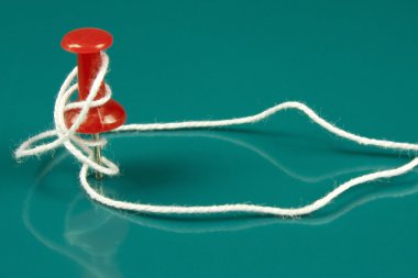 Kırmızı push pimleri