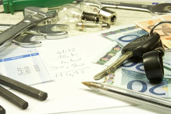 Maintenance costs of a car — Stock Photo, Image