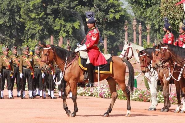 Cambio de guardia —  Fotos de Stock