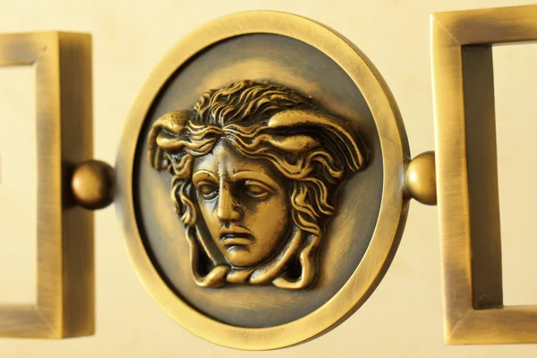 Medusa dekorativa metall carving — Stockfoto