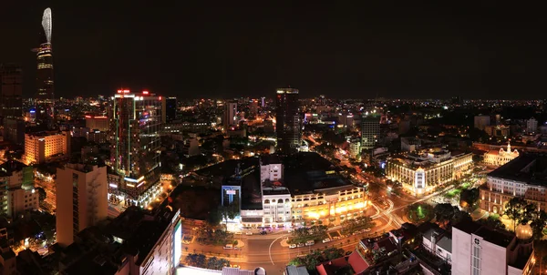 Ho chi minh city skyline in de nacht — Stockfoto