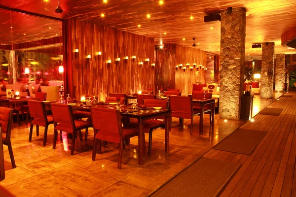 Restoran iç geceleri
