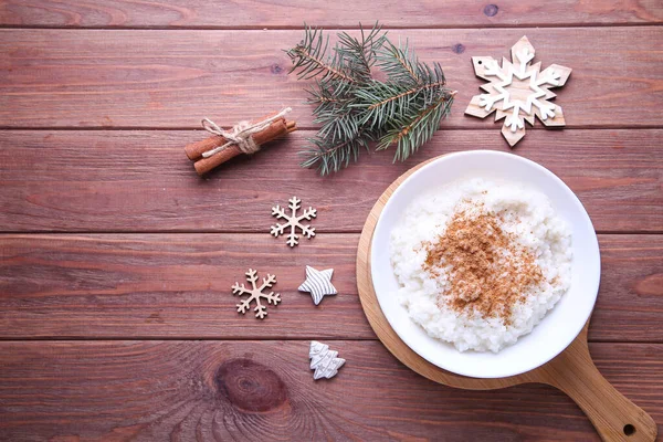 Christmas cinnamon rice pudding on a wooden background with place for text. — Stock Photo, Image