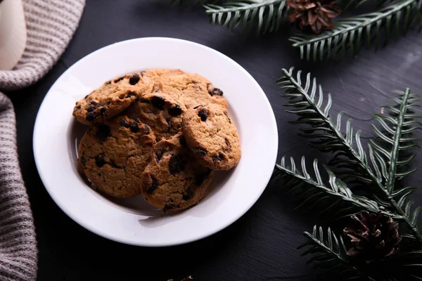 暗い背景でサンタのためのクッキー — ストック写真