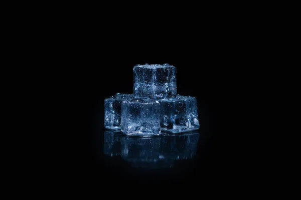 Cubos Cristal Gelo Sobre Fundo Preto Espaço Para Texto Desenho — Fotografia de Stock