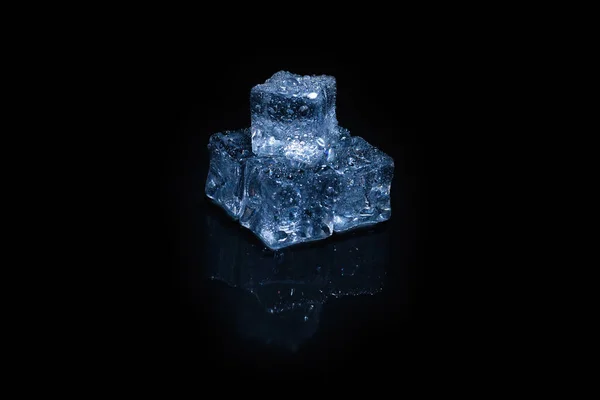 Cubi Cristallo Ghiaccio Sfondo Nero Spazio Testo Design — Foto Stock