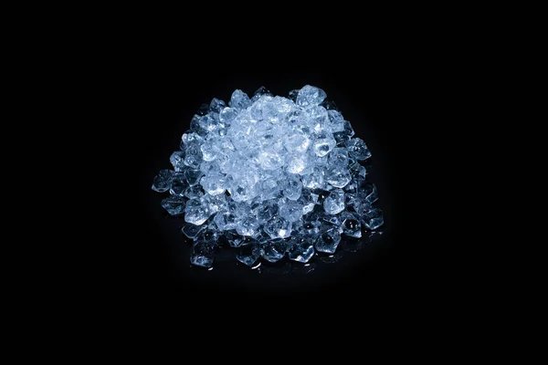 Siyah Arkaplanda Buz Kristal Küpleri Metin Veya Tasarım Için Boşluk — Stok fotoğraf