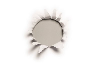 Gri arkaplandaki beyaz kağıtta bir delik, boşluğu kopyala. 