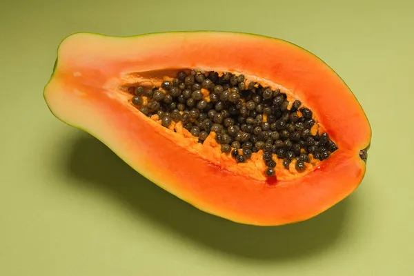 Papaya Frutta Uno Sfondo Verde Frutta Tropicale Mezza Papaia — Foto Stock