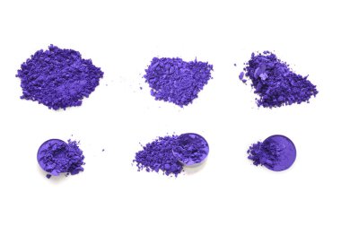 Makyaj malzemeleri. Mor renkli göz farı ezilmiş palet, beyaz arkaplanda renkli göz farı pudrası