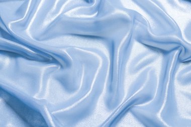 Arka plan olarak mavi parlak inci kumaş. Üst görünüm. 